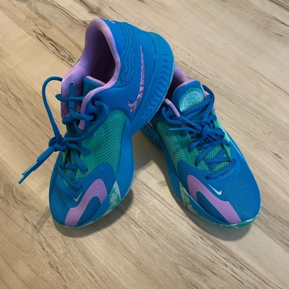 Nike Freak 4 (GS) DQ0553-400 Kids Basketball Shoes Size: 4.5Y​ - Picture 4 of 8